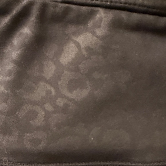 Constantly Varied Gear- Black on Black-Cheetah Print Full Length Leggings- XXL - Picture 4 of 6